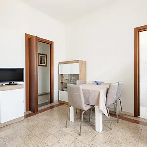  Appartamento Guesthost - Ca' Granda M5 Bright Apartment Italia